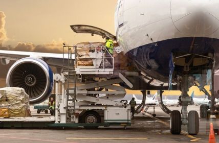 Deutschland verzeichnet Anstieg des Passagierluftverkehrs, bleibt jedoch (Foto: AdobeStock - Mariakray 178549802)