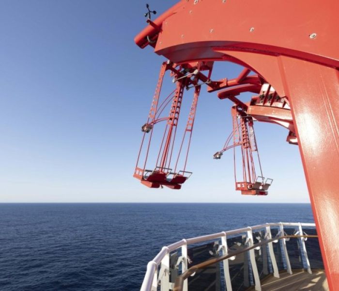 Die beeindruckende Überwasser-Schaukel Cliffhanger (Foto: MSC Rights)